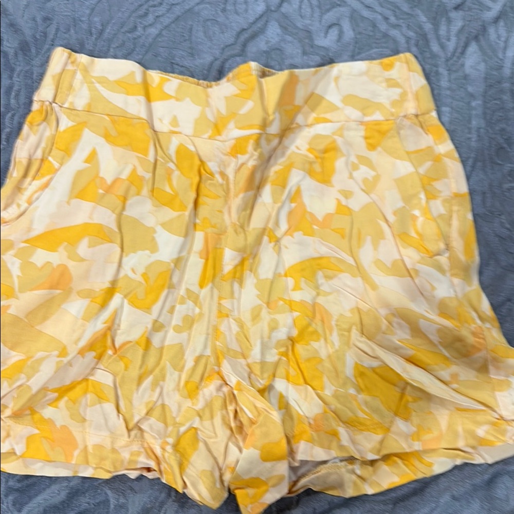 Nine West High Waist Yellow and Cream Shorts